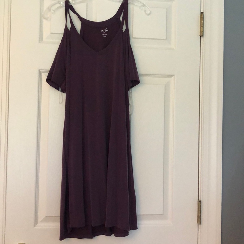 NWT Open Shoulder Shift Dress